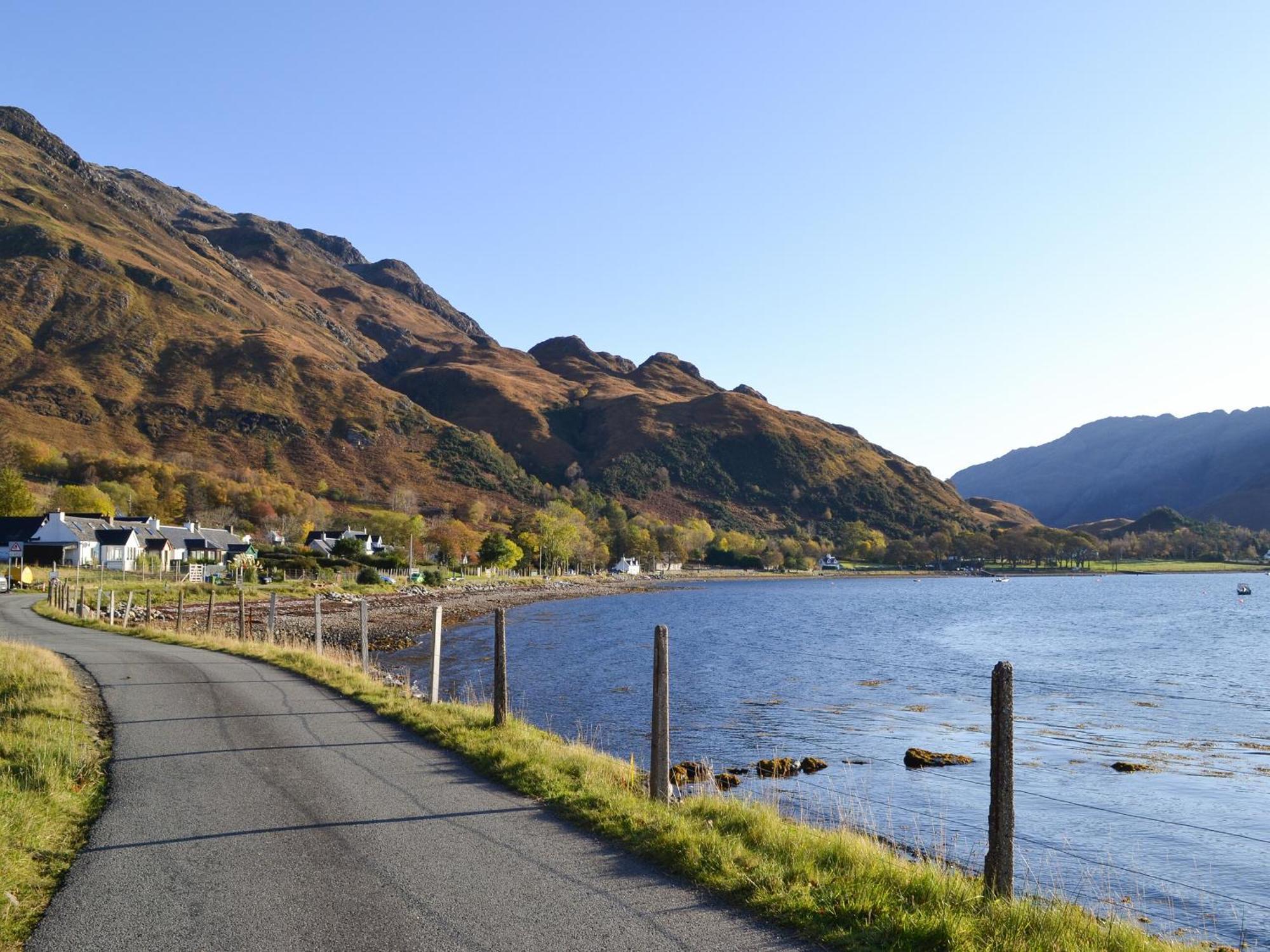 Shore Cottage Arnisdale Exteriör bild